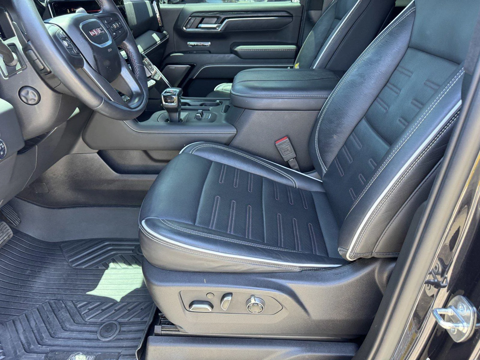 Used 2024 Titanium Rush Metallic GMC AT4X image 19