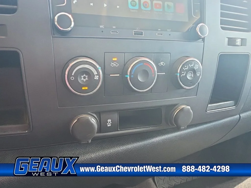 Used 2012 White Chevrolet LT image 25