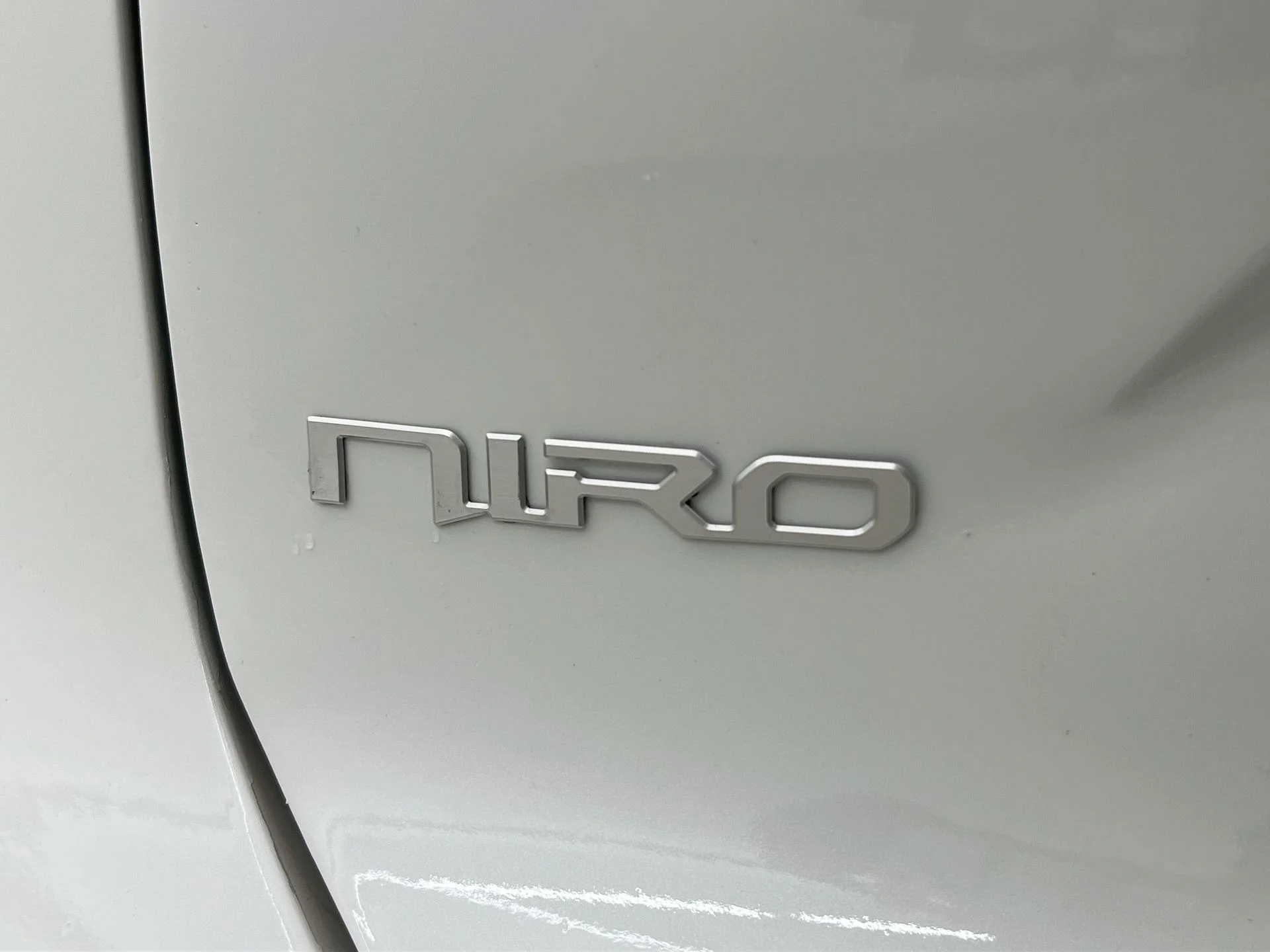 Used 2023 White Kia EX Touring image 40