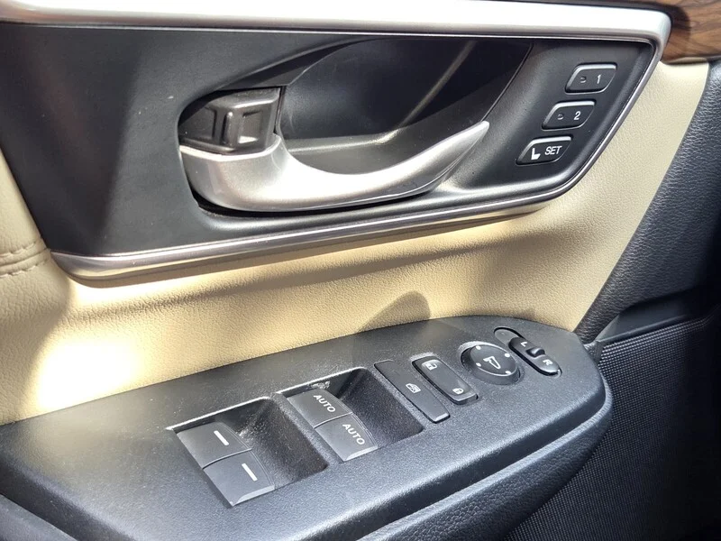 Used 2022 Platinum White Pearl Honda TOURING image 33
