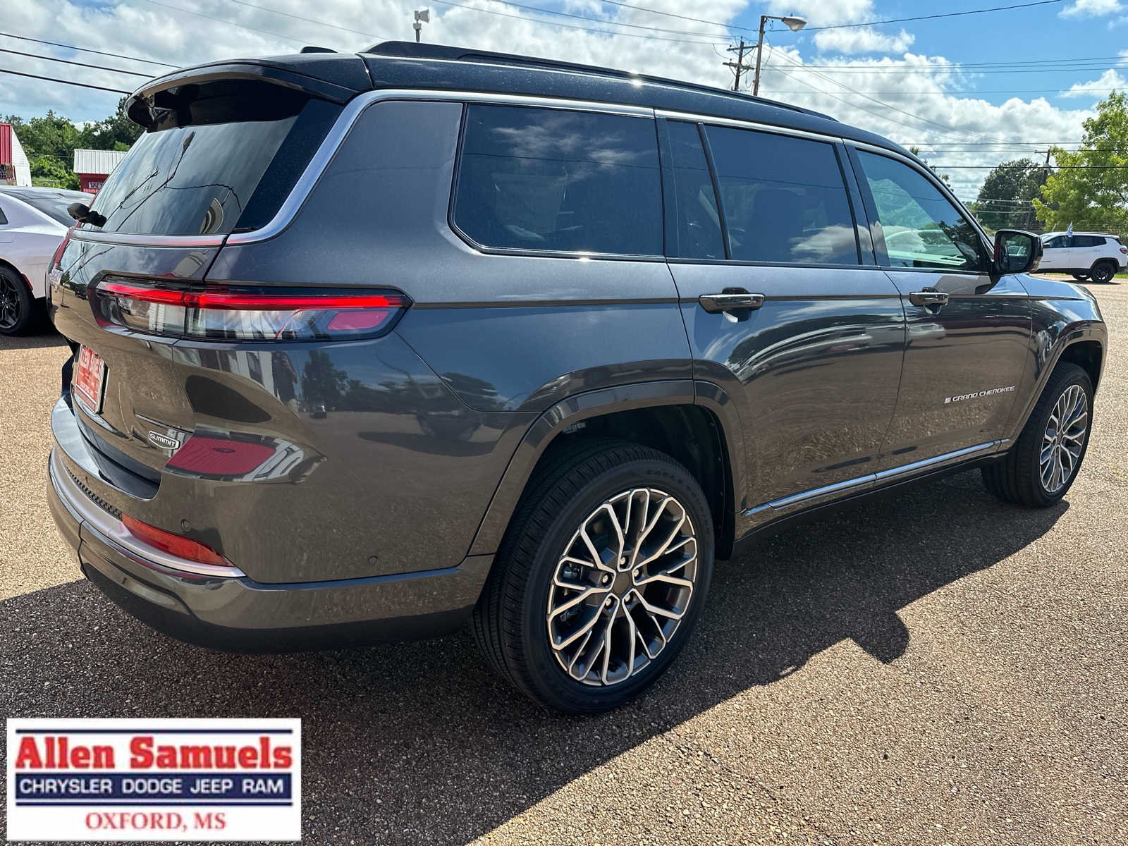 New 2026 Baltic Gray Metallic Clear-Coat Exterior Paint Jeep Summit image 5