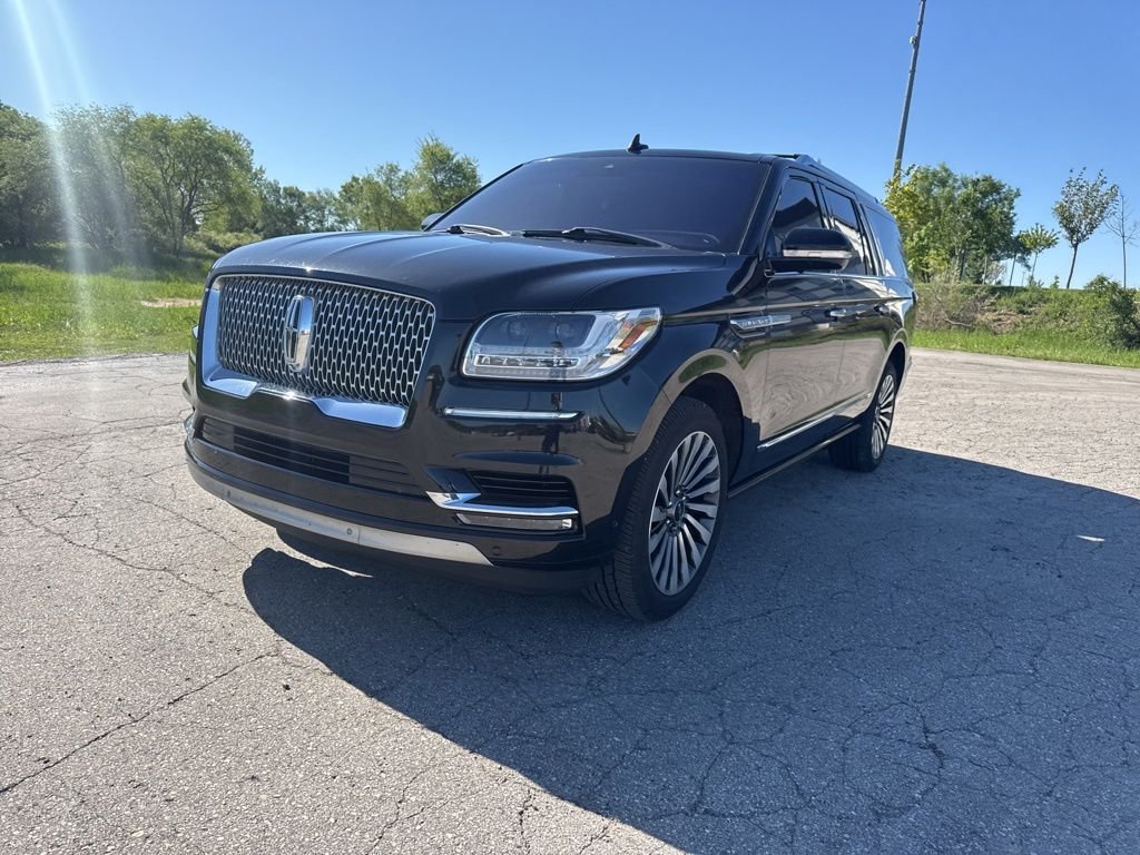 Used 2019 Black Metallic Lincoln Reserve image 10