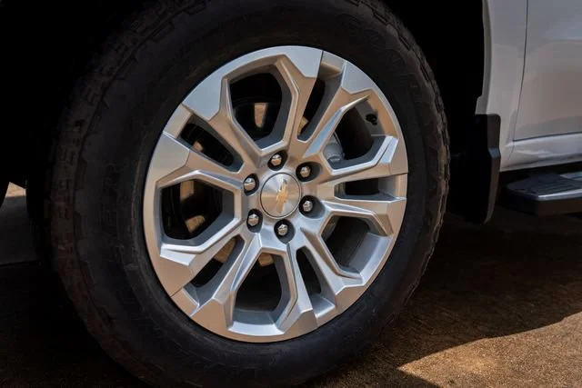 Used 2024 Summit White Chevrolet LTZ image 14