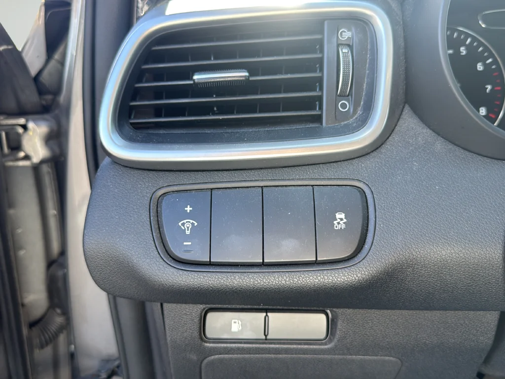 Used 2017 Silver Kia LX image 25