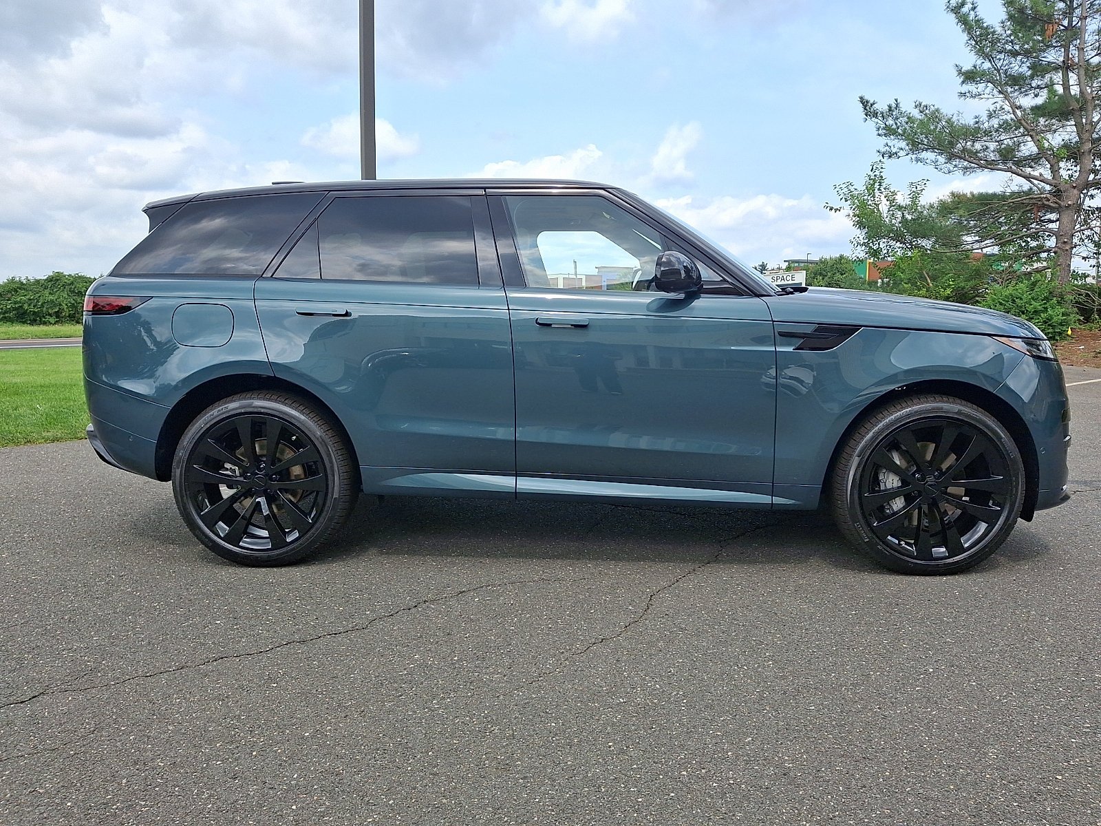 New 2026 Giola Green Land Rover  image 7
