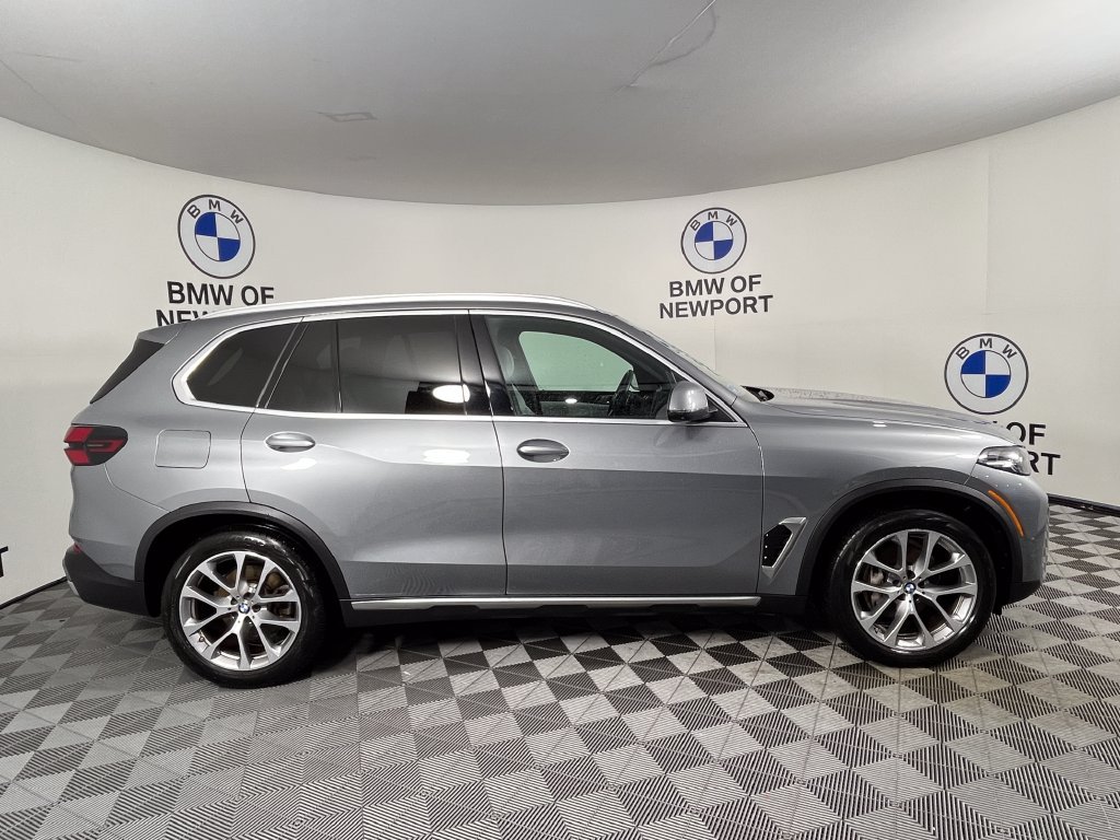 Used 2024 Gray BMW xDrive40i image 6