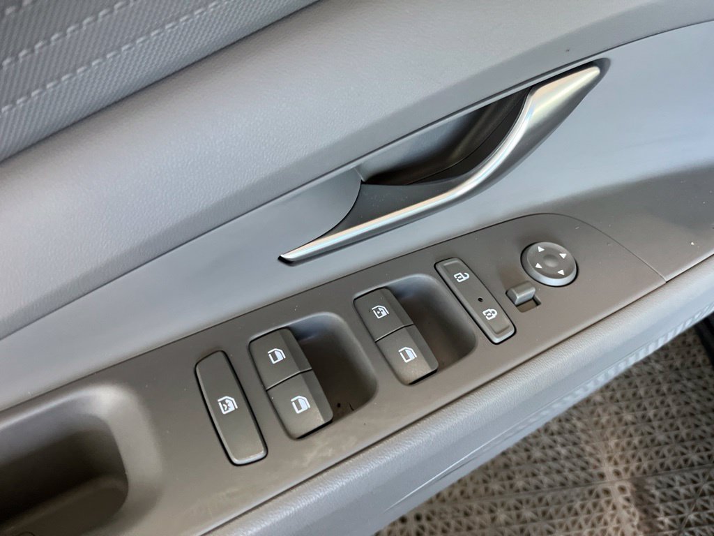 Used 2021 Black Hyundai SEL image 4