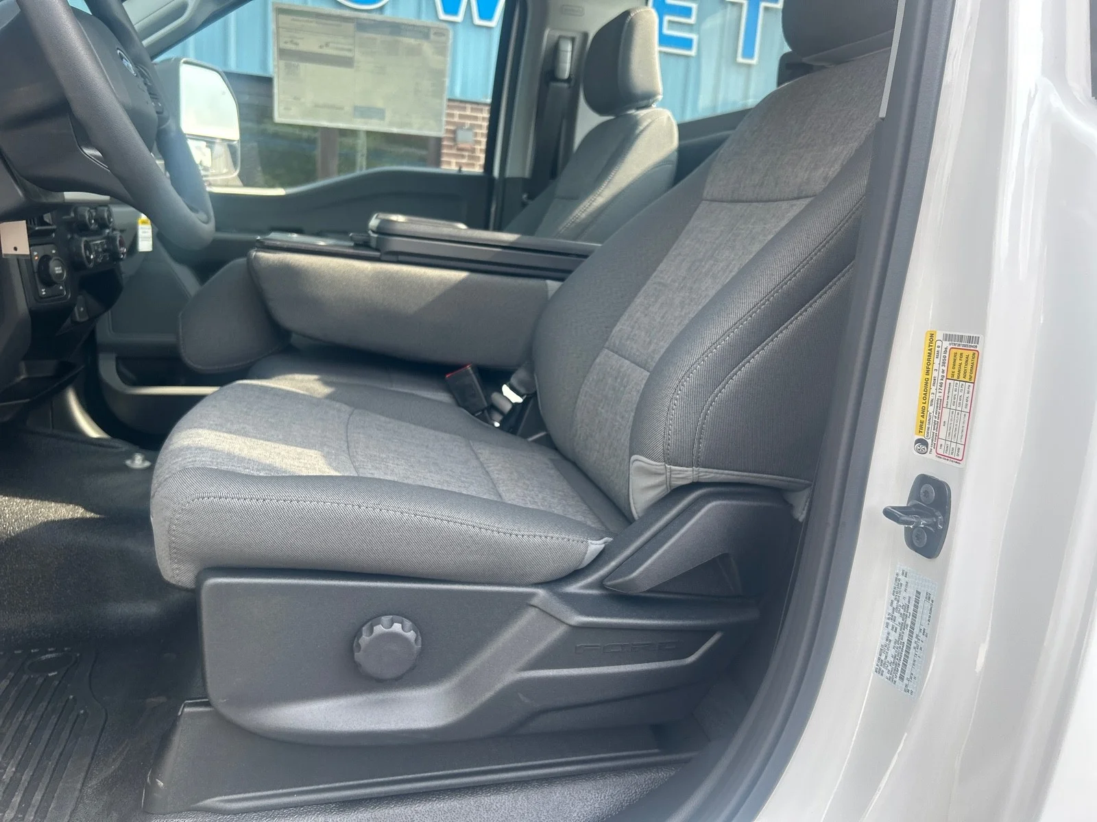2025 Ford F-350 Super Duty XL - Photo 11