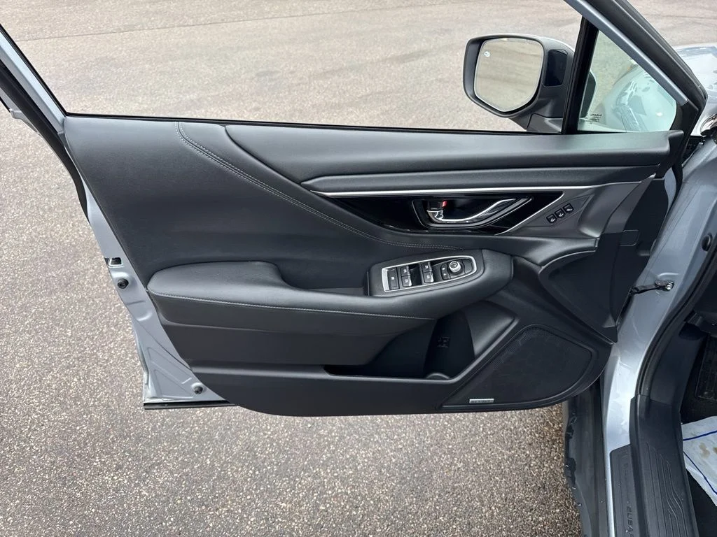 Used 2021 Ice Silver Metallic Subaru Limited image 16