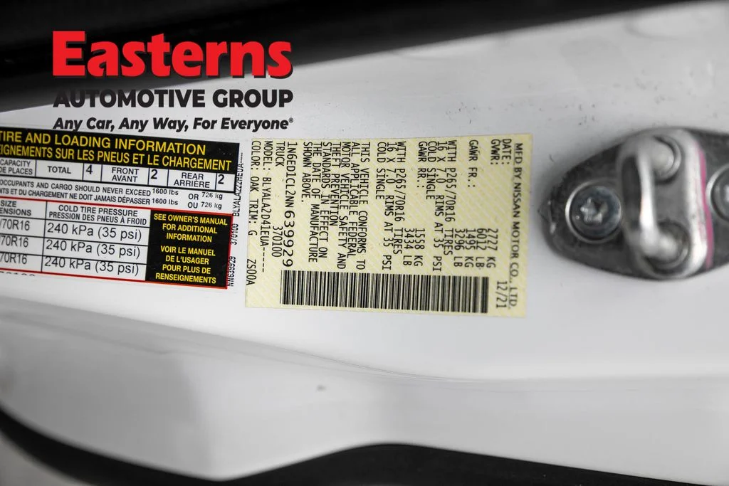 Used 2022 White Nissan S image 32