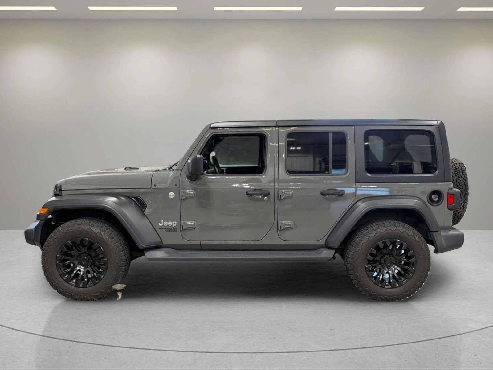 Used 2020 Sting-Gray Clearcoat Jeep Sport S image 3