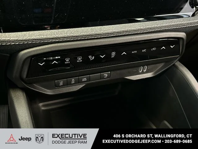New 2026 Bright White Clear-Coat Exterior Paint Jeep Laredo image 14
