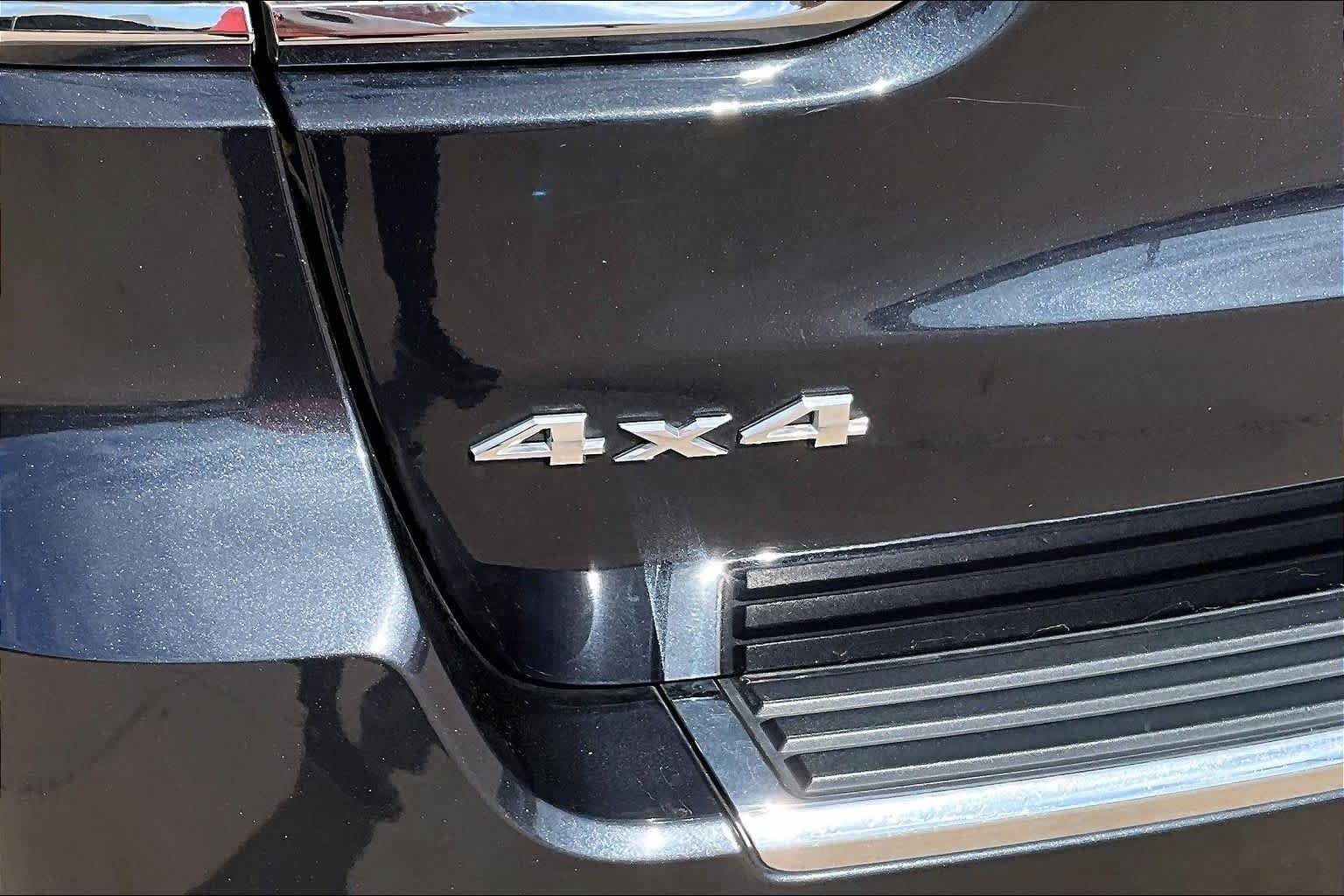 Used 2014 Maximum Steel Metallic Clearcoat Jeep Overland image 30
