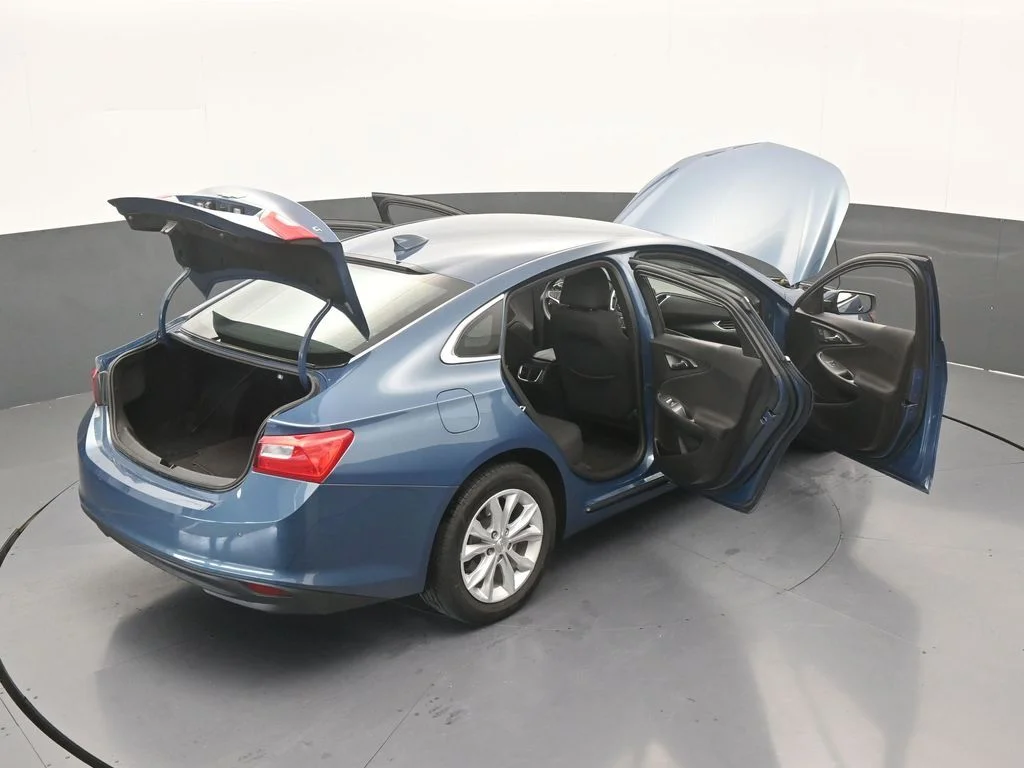 Used 2025 Lakeshore Blue Metallic Chevrolet LT image 65