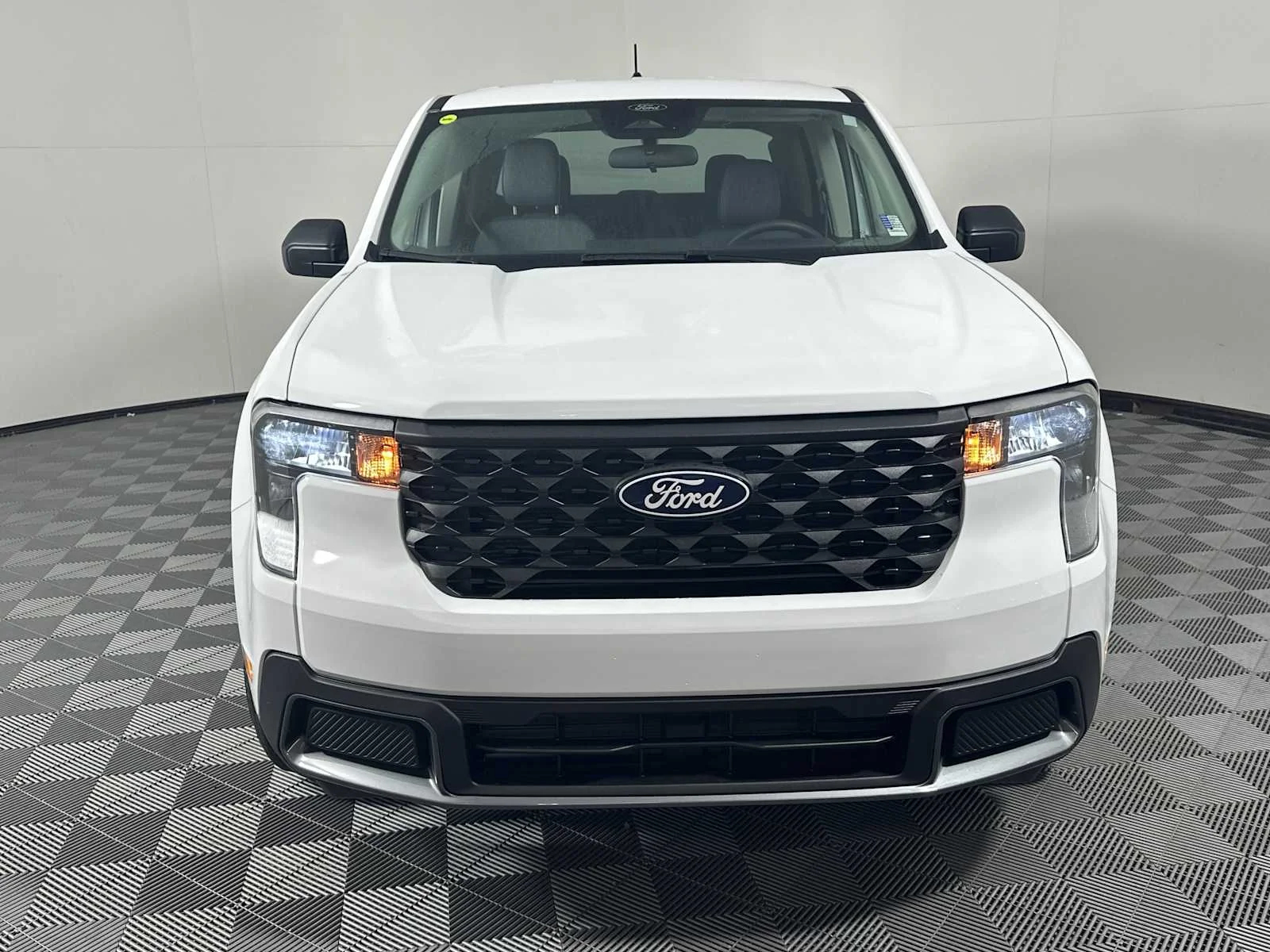 New 2026 Oxford White Ford XLT image 2