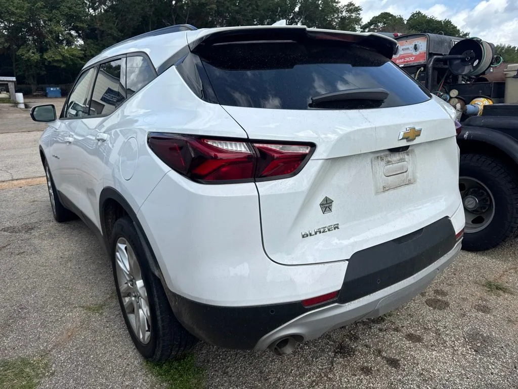 Used 2022 White Chevrolet LT image 4