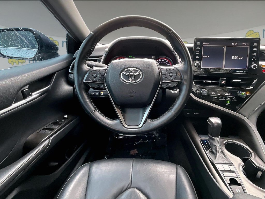 Used 2022 Ice Toyota XSE image 17