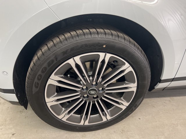 New 2026 Arroios Grey Land Rover Dynamic SE image 27