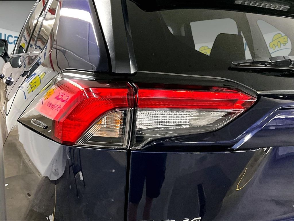 Used 2025  Toyota XLE image 32