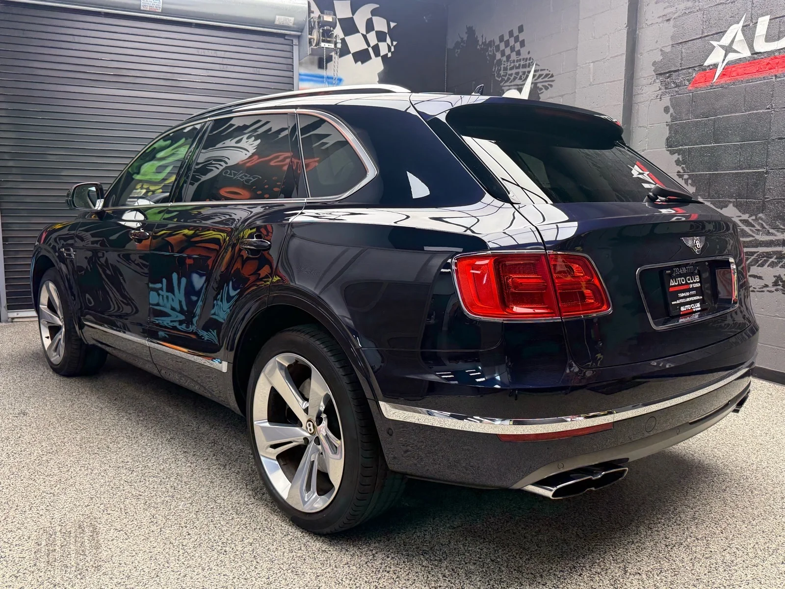 Used 2019 Dk. Blue Bentley V8 image 4