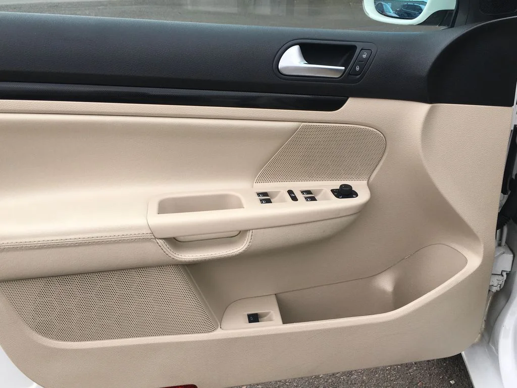 Used 2013  Volkswagen 2.0L TDI image 19