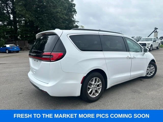Used 2022 Bright White Clearcoat Chrysler Touring L image 13