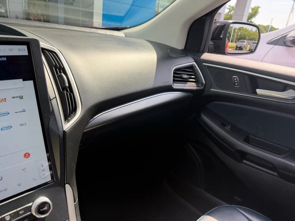Used 2022 Red Ford SEL image 9