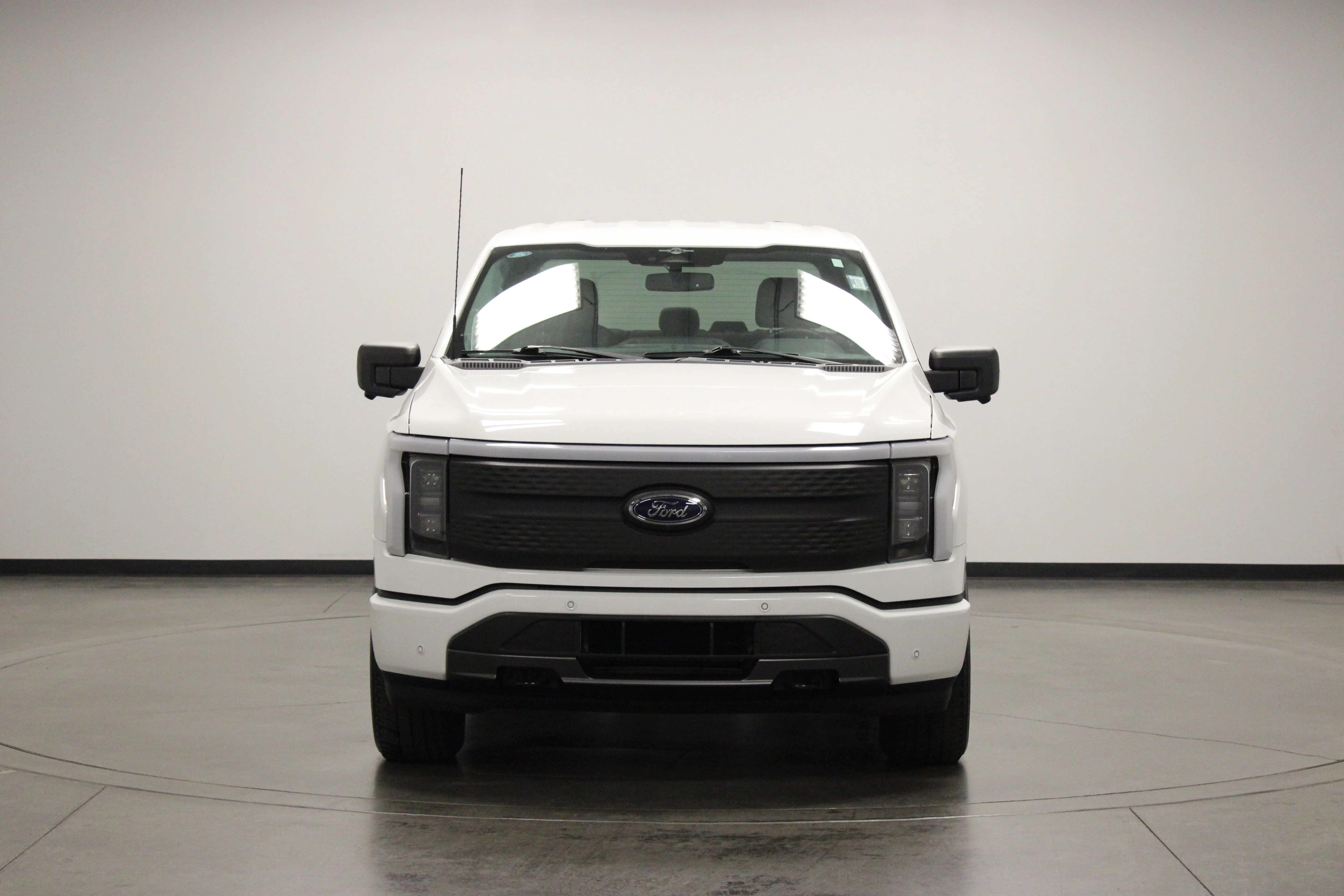 Used 2023 Oxford White Ford XLT image 3