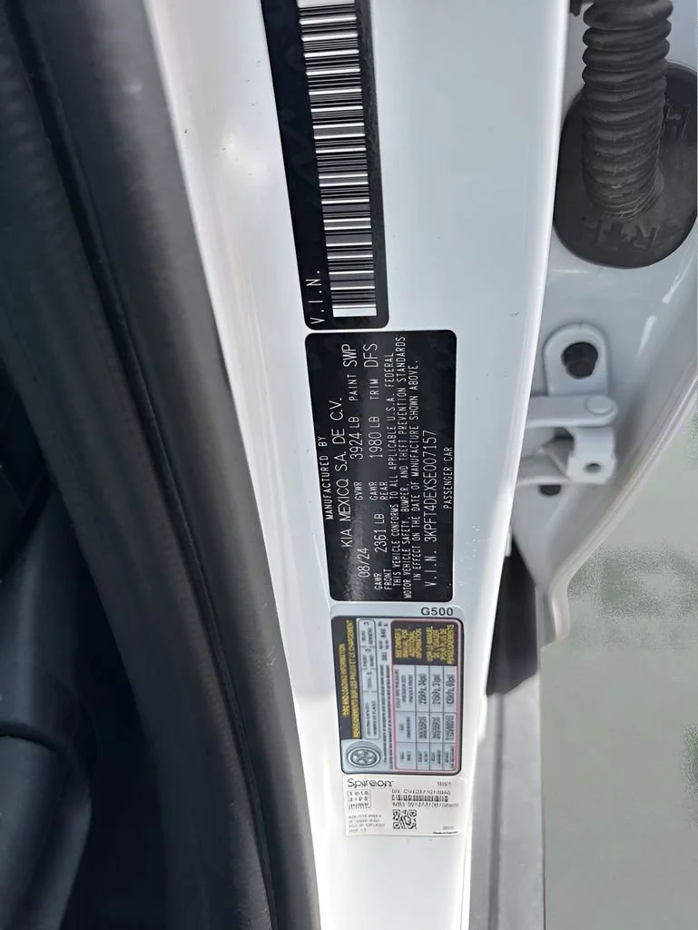 Used 2025 White Kia LXS image 26