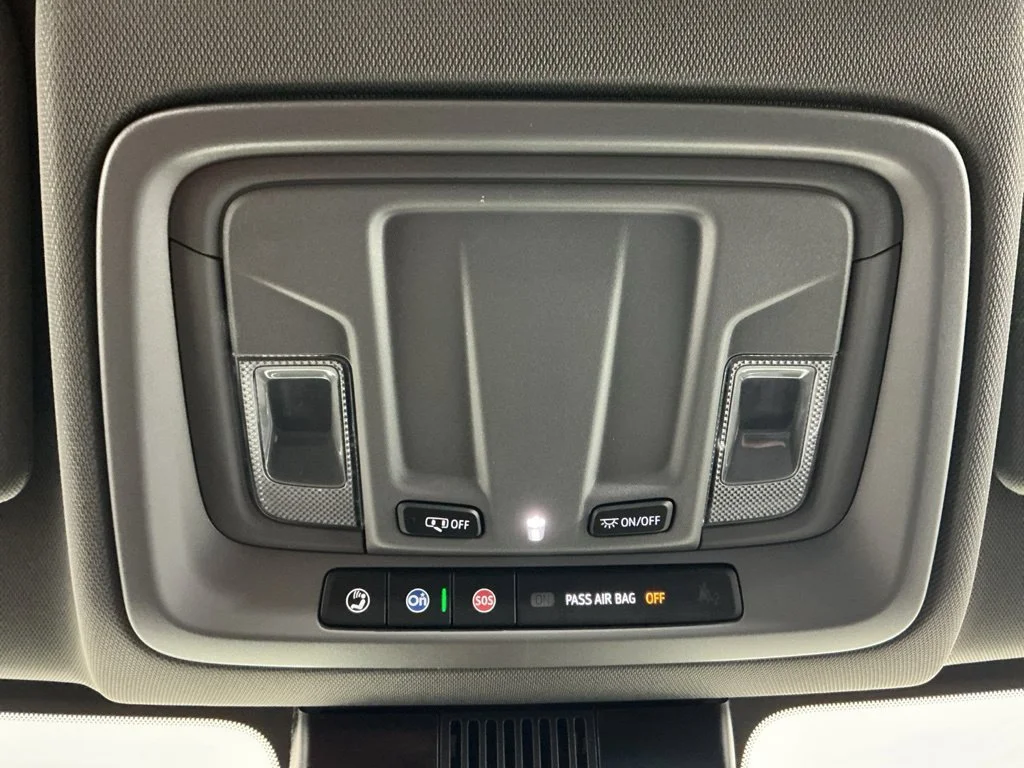 New 2026 Summit White Chevrolet LT (2FL) image 13