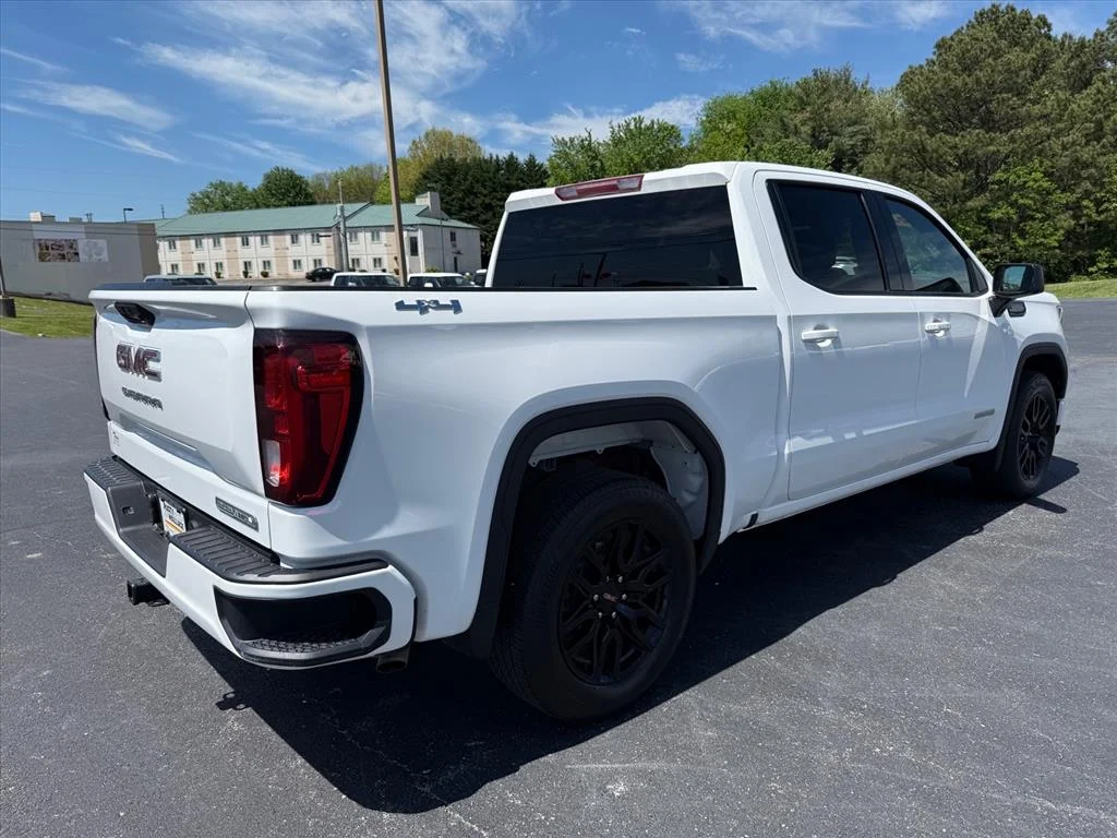 Used 2024 Summit White Gaz GMC Elevation image 7