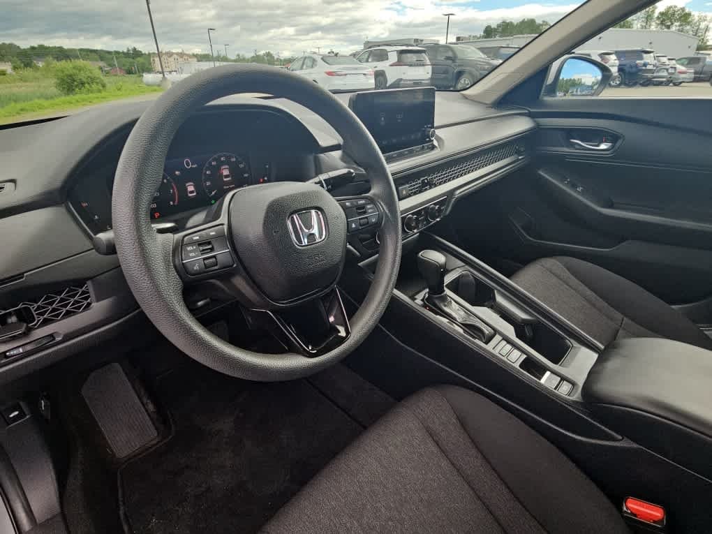 Used 2024 Solar Silver Metallic Honda LX image 9