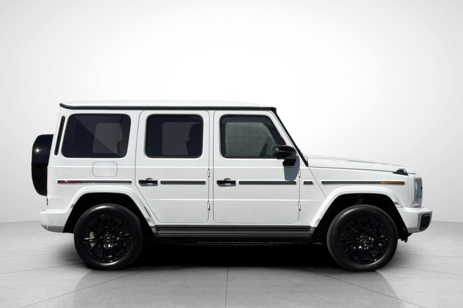 New 2027 MANUFAKTUR Moonlight White Metallic Mercedes-Benz G 580e image 32