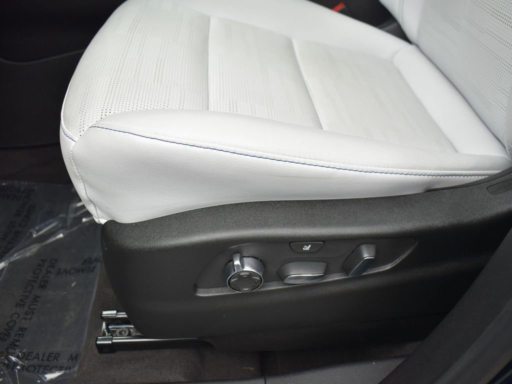 2025 CADILLAC XT4 - Image 10