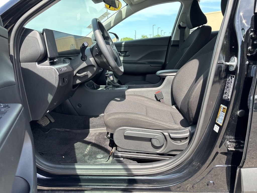 Used 2024 Black Hyundai SE image 10