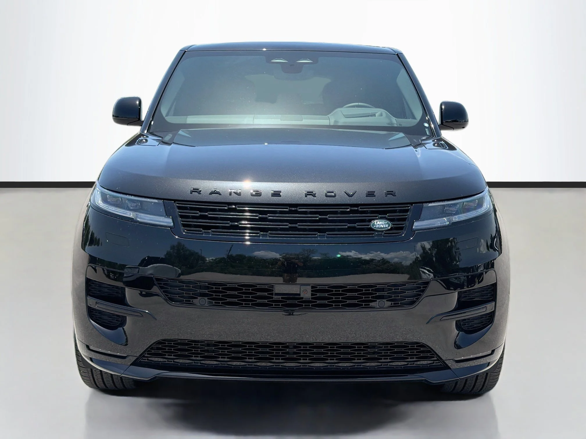 New 2026 Santorini Black Land Rover Dynamic SE image 8