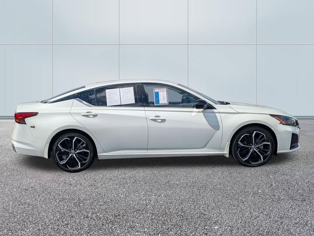 Used 2023 Pearl White Nissan 2.5 SR image 4
