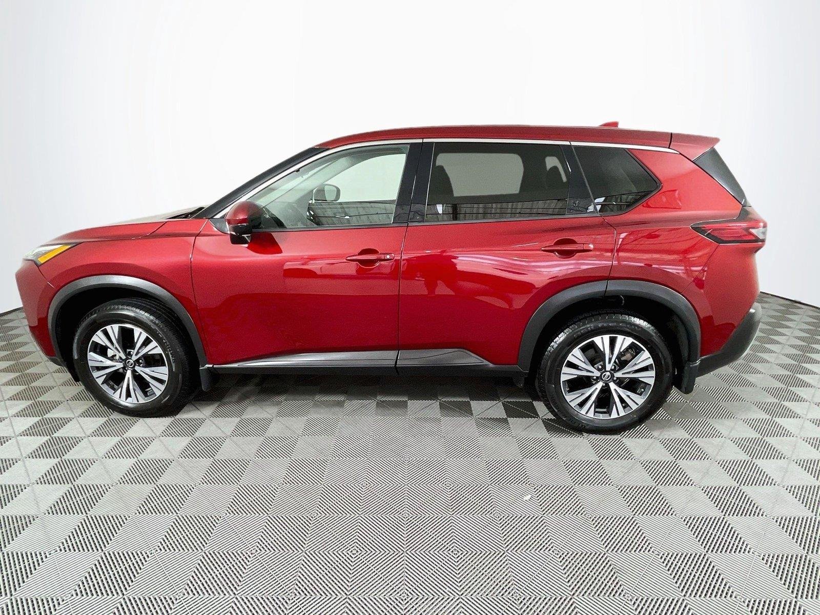 Used 2021 Scarlet Ember Tintcoat Nissan SV image 4