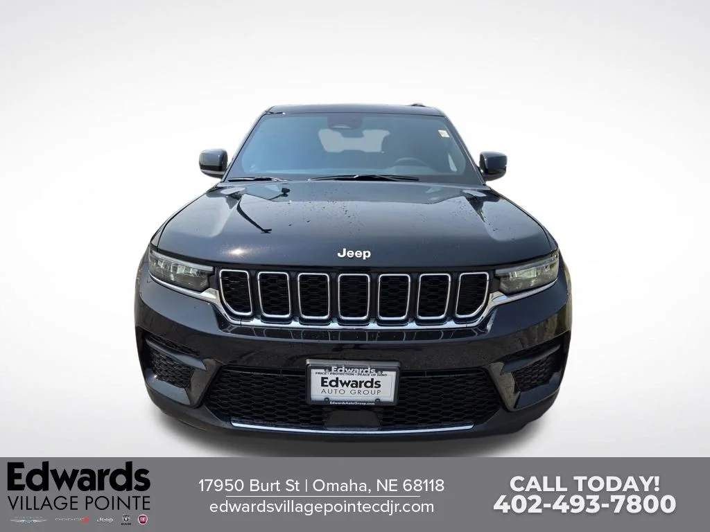 New 2026 Diamond Black Crystal Pearl-Coat Exterior Paint Jeep Laredo X image 8
