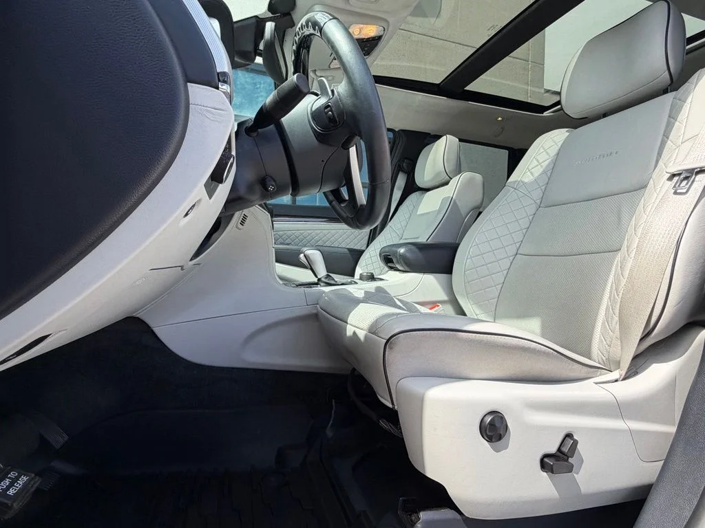 Used 2020 White Jeep Summit image 9