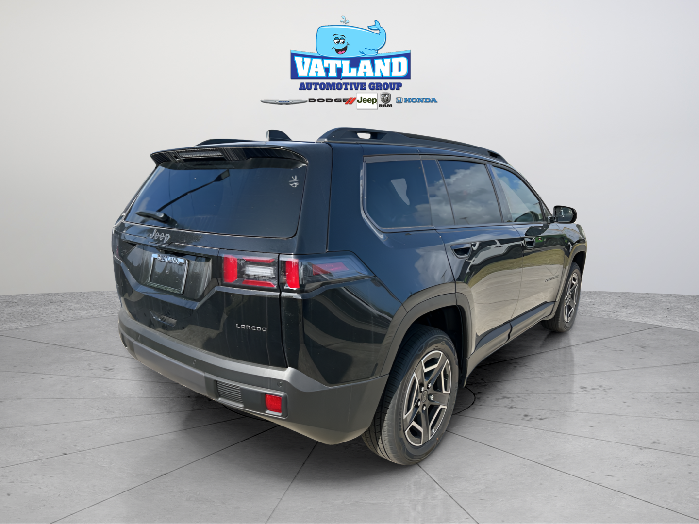 New 2026 Diamond Black Crystal Pearlcoat Jeep Laredo image 6