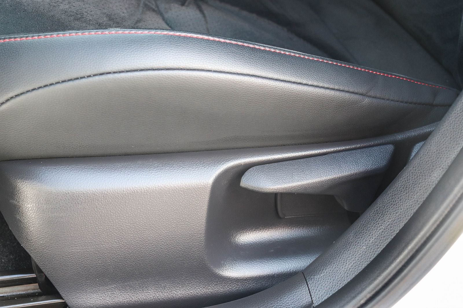Certified Used 2025 Ice Toyota Premium Plus image 27