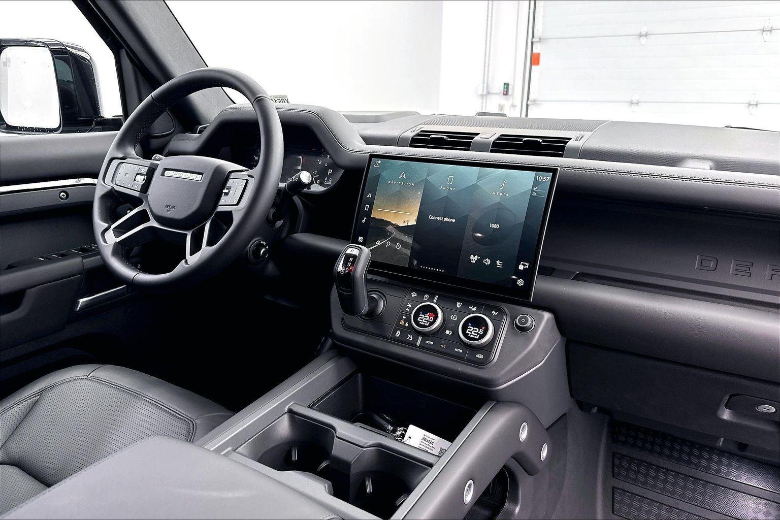 New 2026 Santorini Black Metallic Land Rover S image 32
