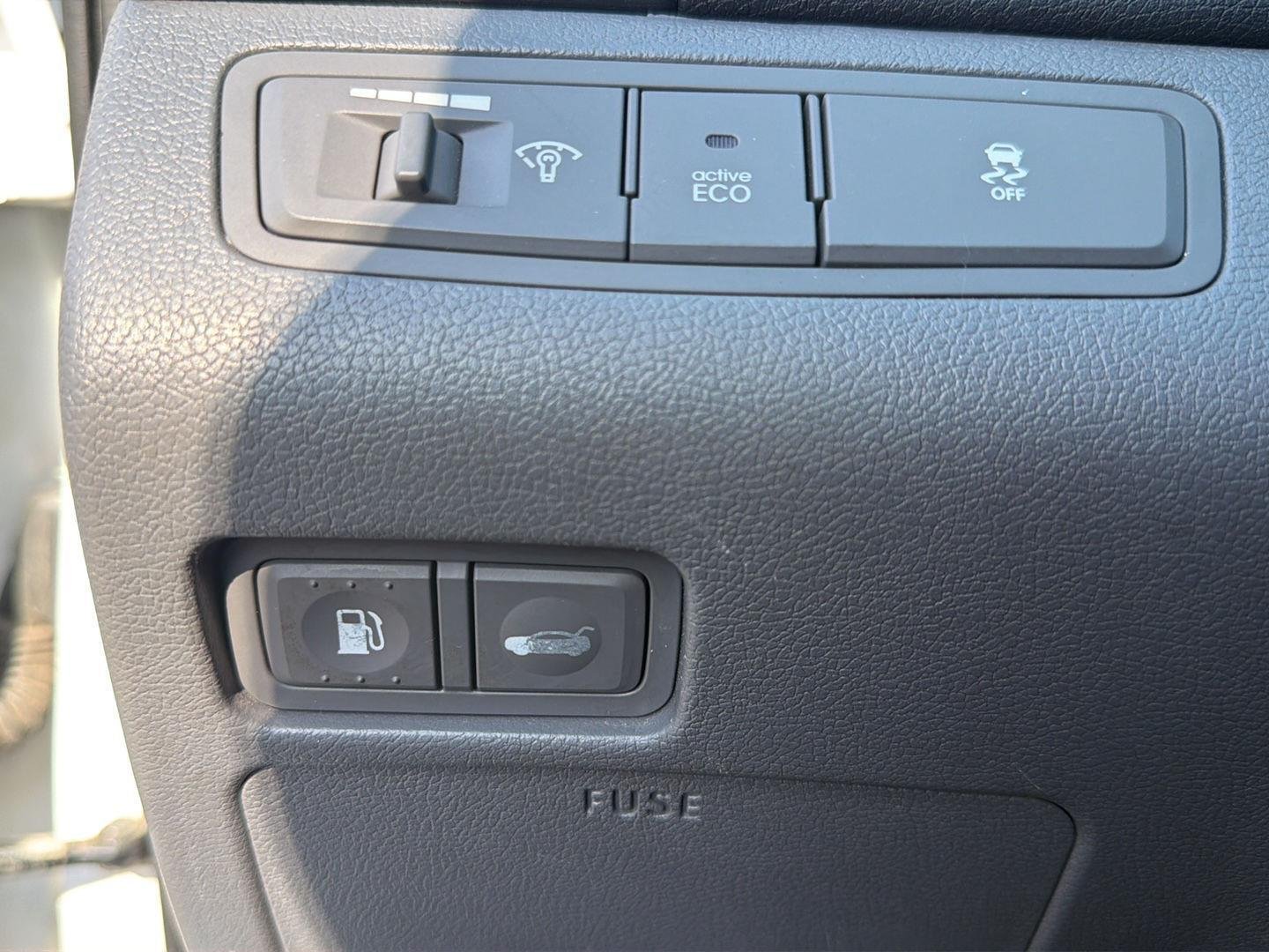 Used 2014 Pearl White Hyundai GLS image 10