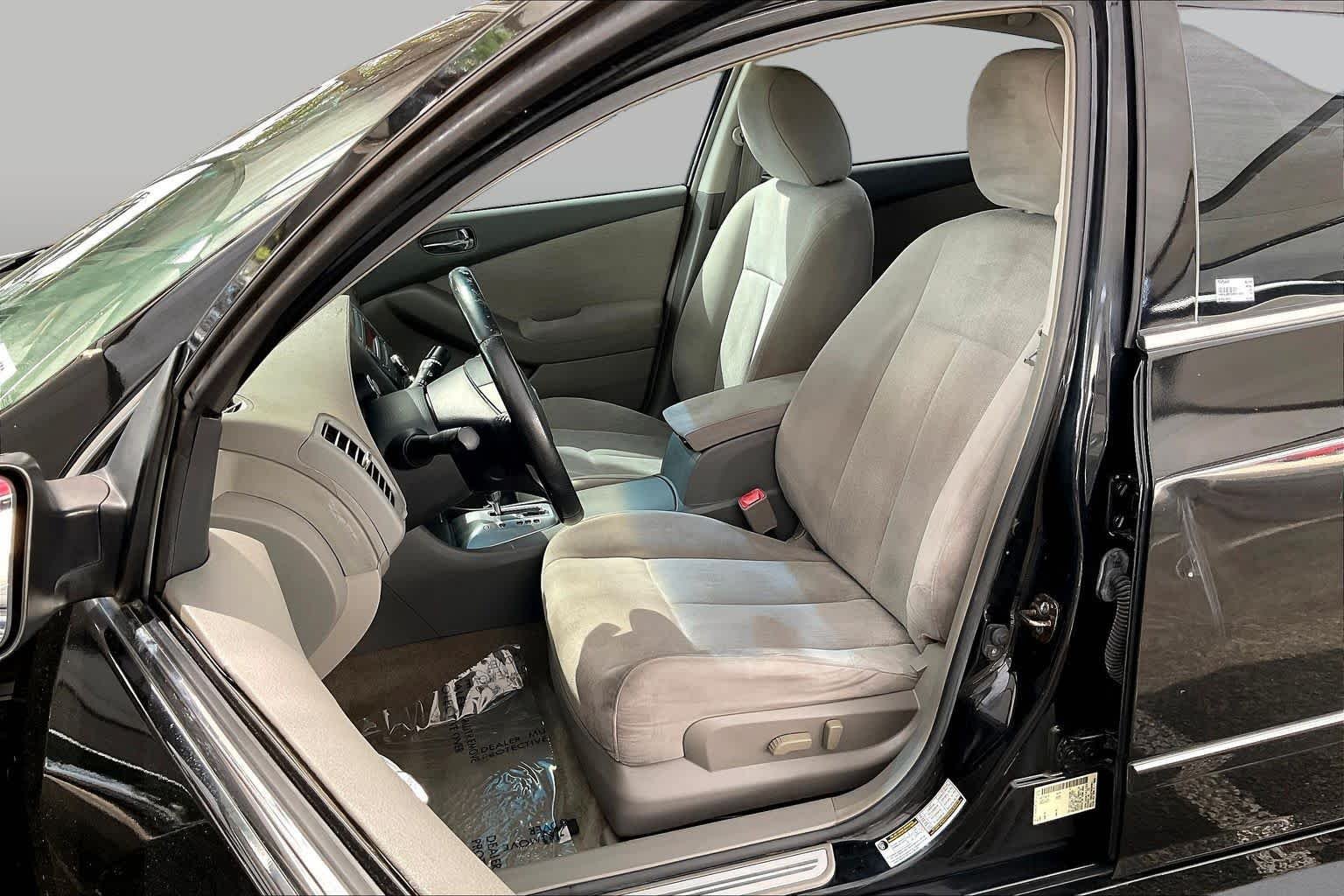 Used 2010 Super Black Nissan 2.5 S image 7