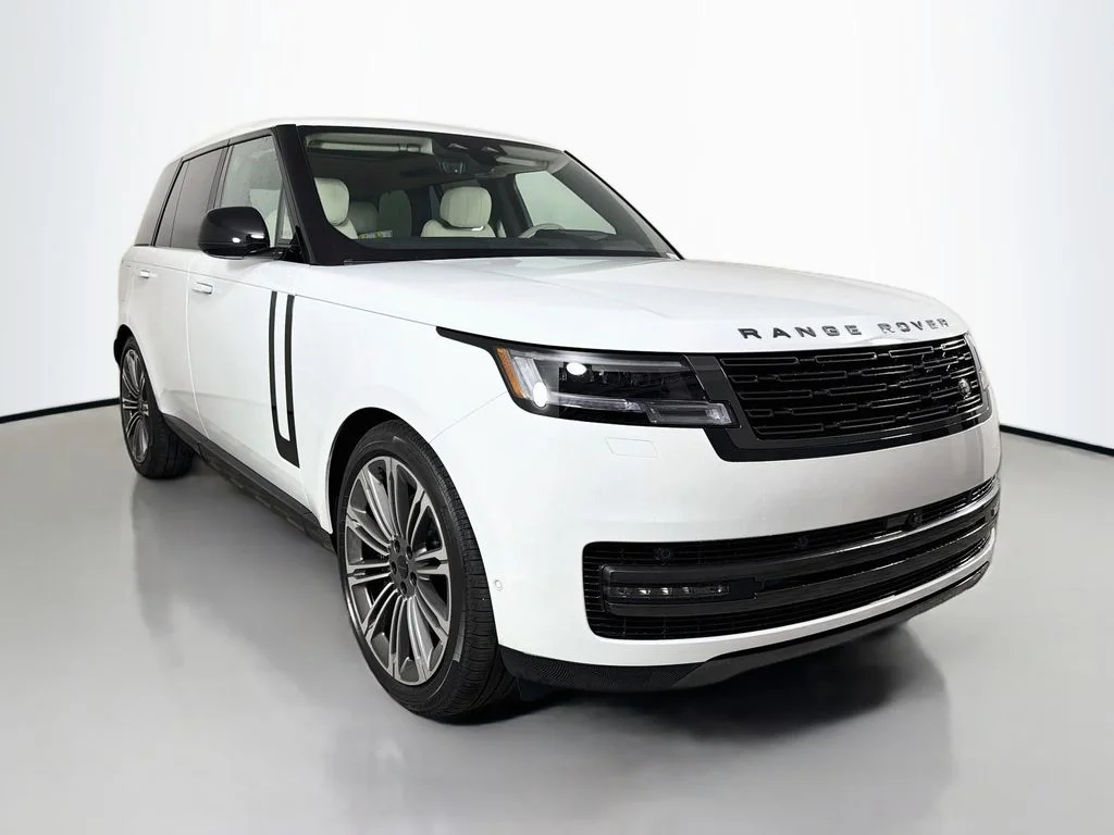 New 2026 Fuji White Land Rover SE image 3