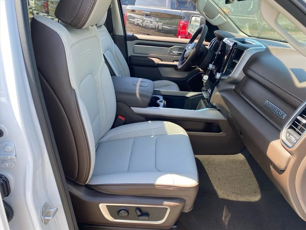 New 2026 Bright White Clear-Coat Exterior Paint RAM Laramie image 20