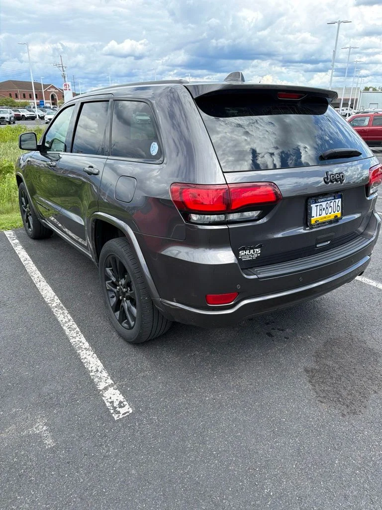 Used 2021 Gray Jeep Laredo X image 2