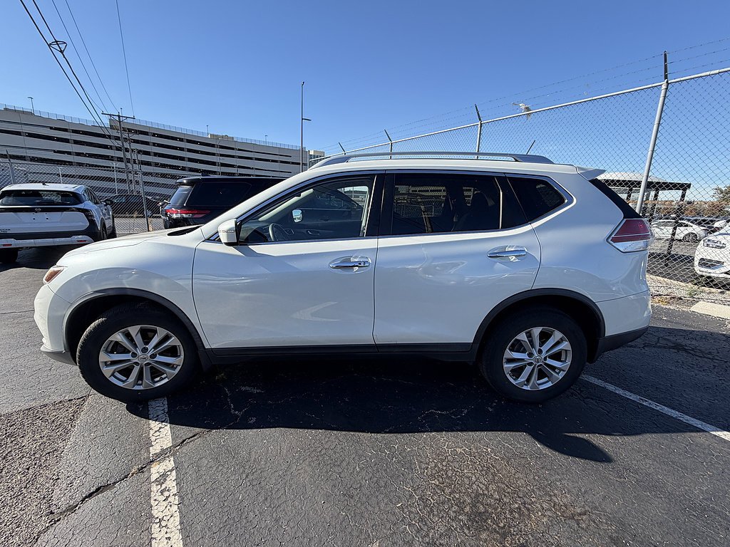 Used 2016 Pearl White Nissan SV image 4