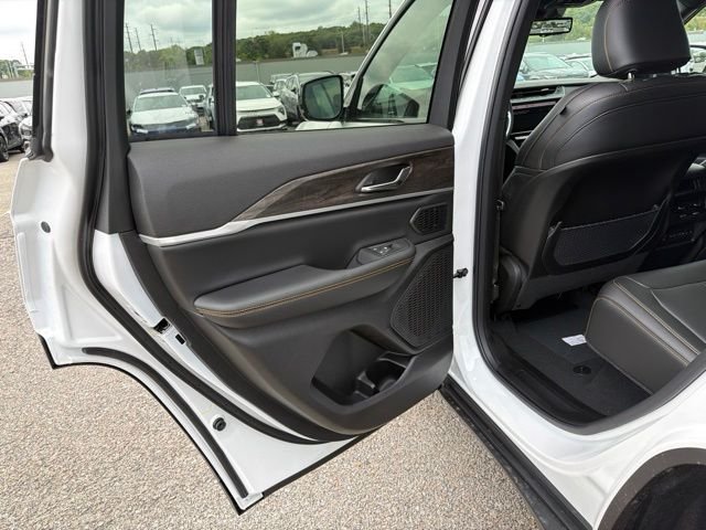 New 2026 Bright White Clear-Coat Exterior Paint Jeep  image 10